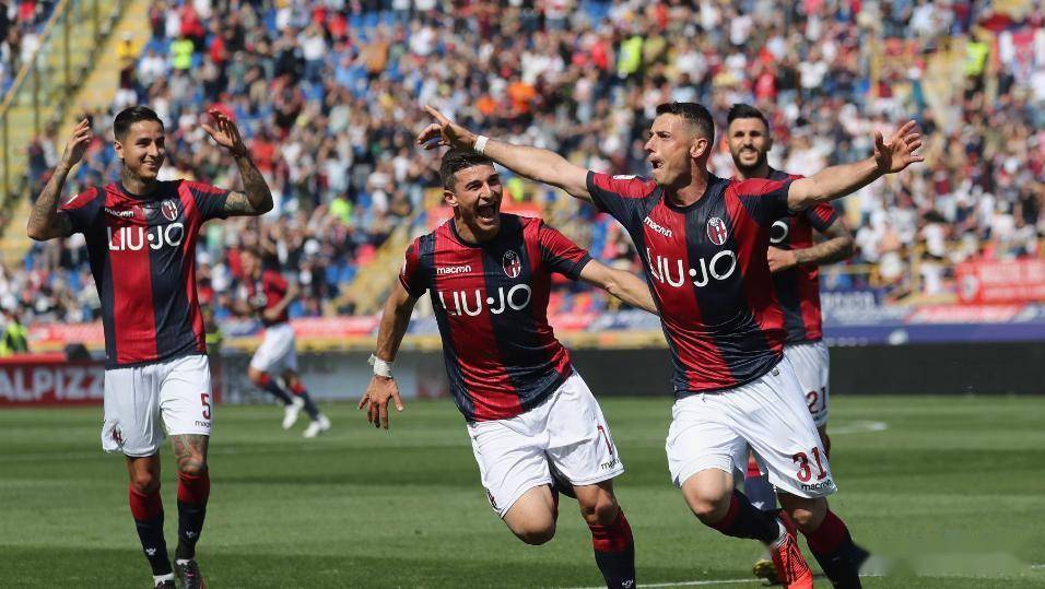 关于重磅！莱万多夫斯基关键时刻伤愈复出法兰克福官宣签约备战意大利杯，拉齐奥清晨豪取连胜的信息